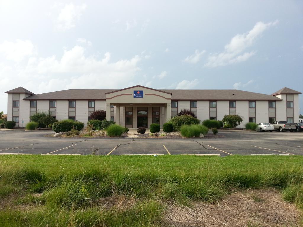 Centerstone Inn & Suites Carlyle エクステリア 写真