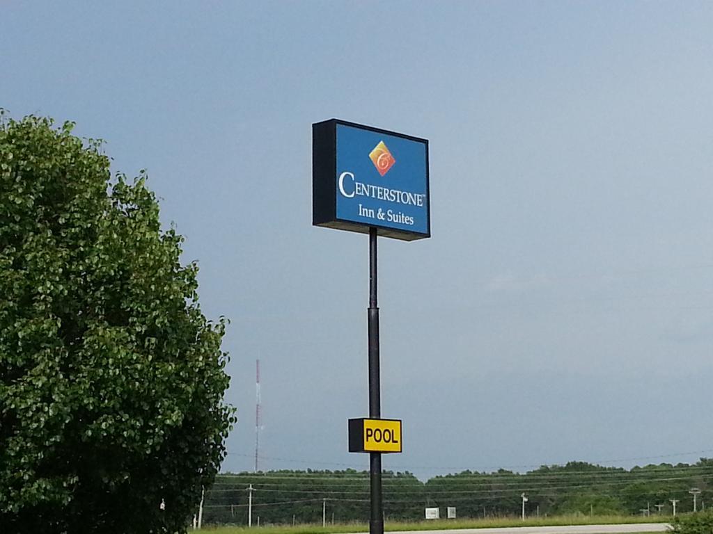 Centerstone Inn & Suites Carlyle エクステリア 写真