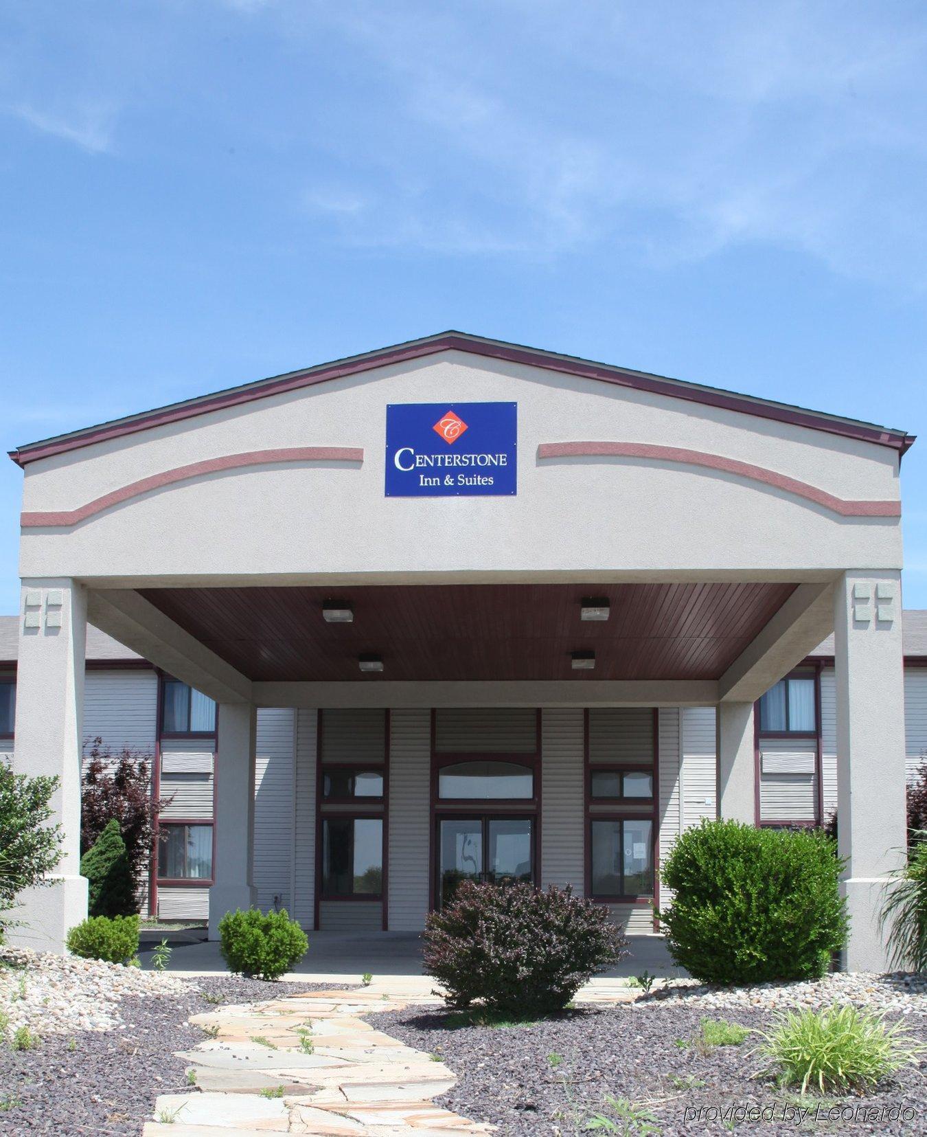 Centerstone Inn & Suites Carlyle エクステリア 写真