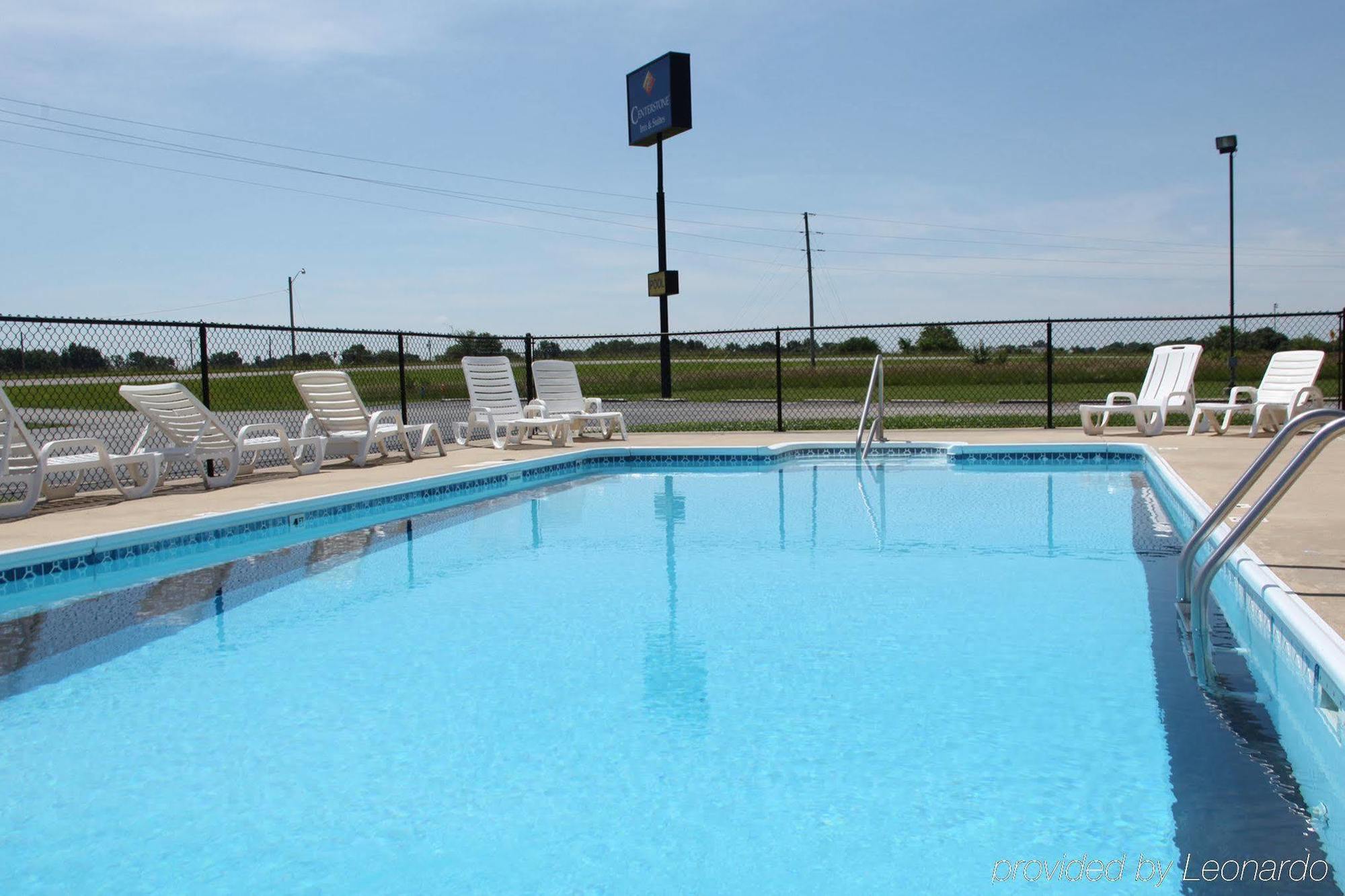 Centerstone Inn & Suites Carlyle エクステリア 写真