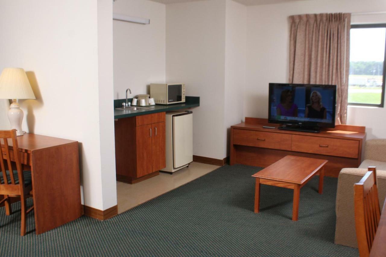 Centerstone Inn & Suites Carlyle エクステリア 写真